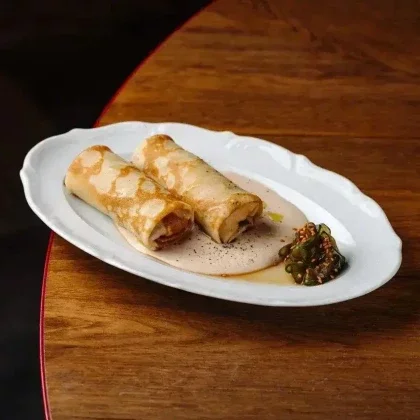 Блины румяные с лососем, тунцом и соусом "Тоннато"