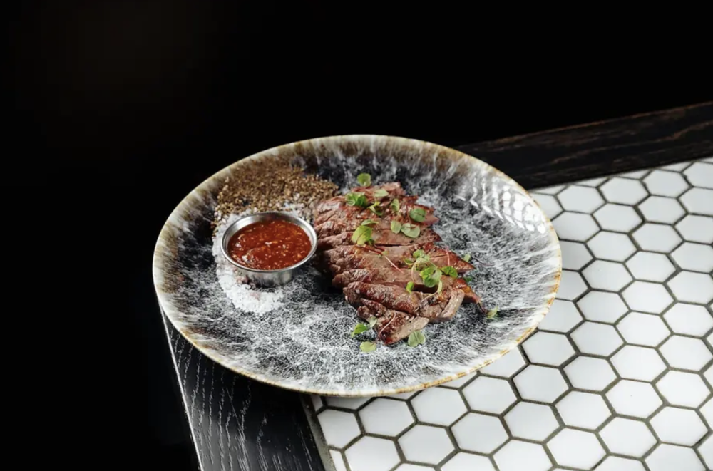 Стейк Фланк сухого вызревания с бейби картофелем