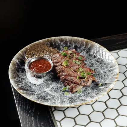 Стейк Фланк сухого вызревания с бейби картофелем