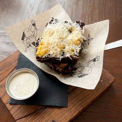 Гренки с сыром чеддер и чесноком