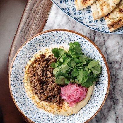 Хумус с пряной говядиной