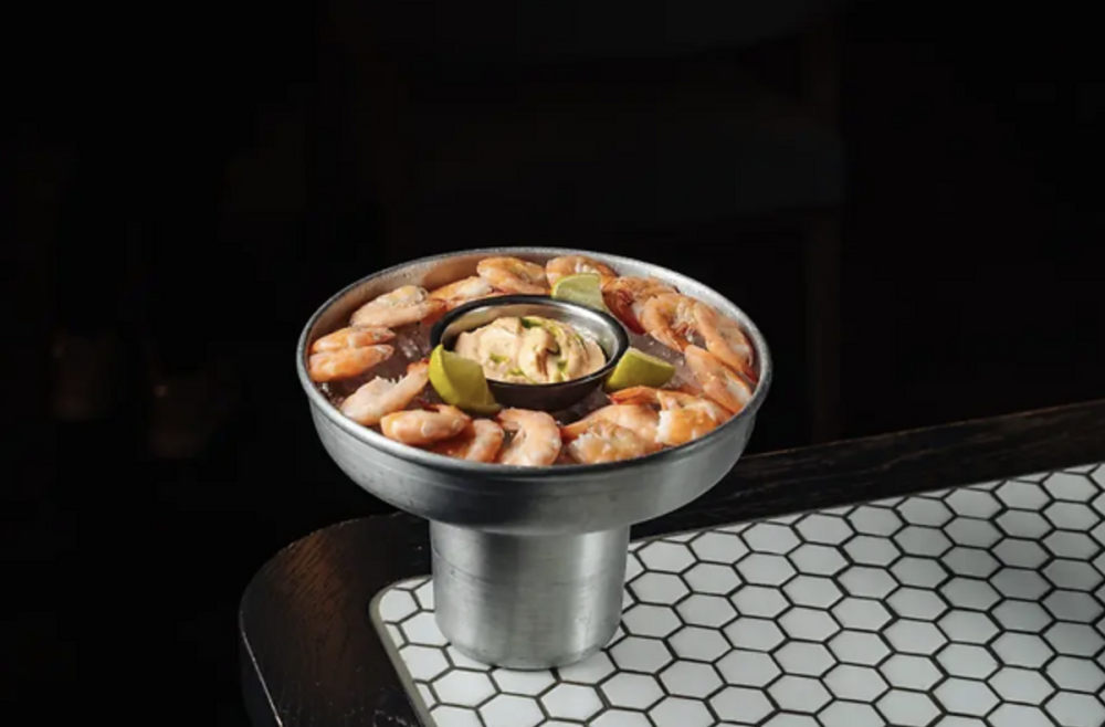 Плато из креветок с азиатским соусом