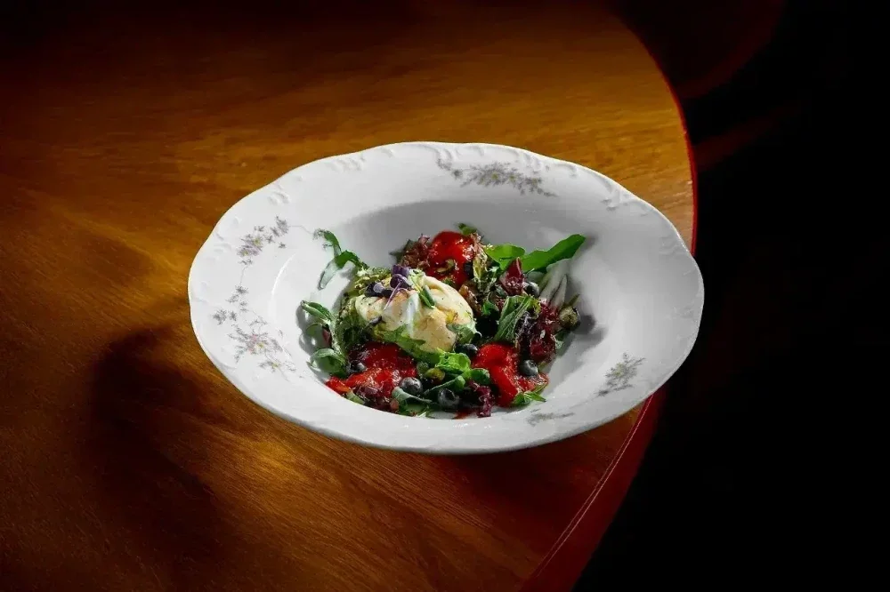 Буррата с вареньем из томатов