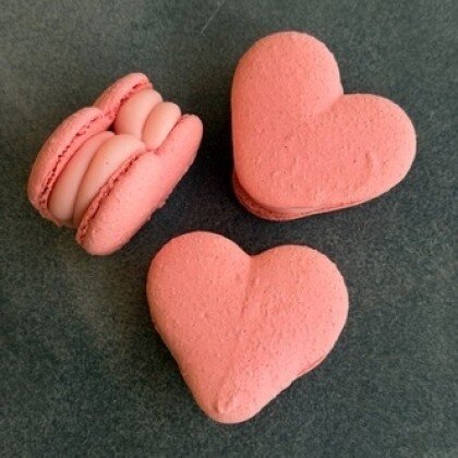 Макарон сердце (бабл гам-клубника)