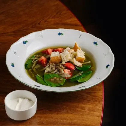 Грибной суп с чечевицей, томатами и гренками из тартина