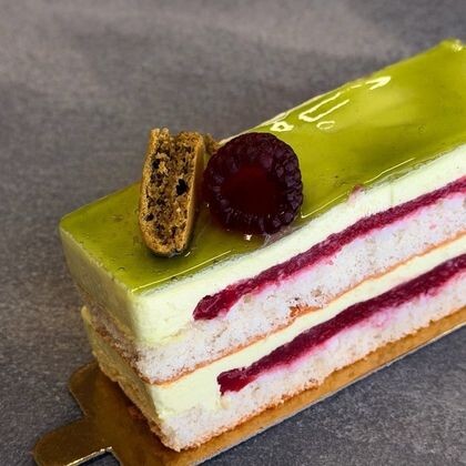 Пирожное Фисташка-малина