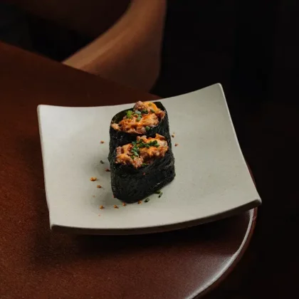 Суши гункан с угрем