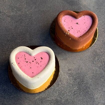 Муссовое сердце (фисташка/малина)