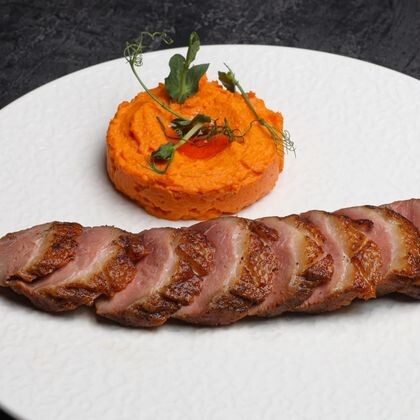 Утка с морковным кремом