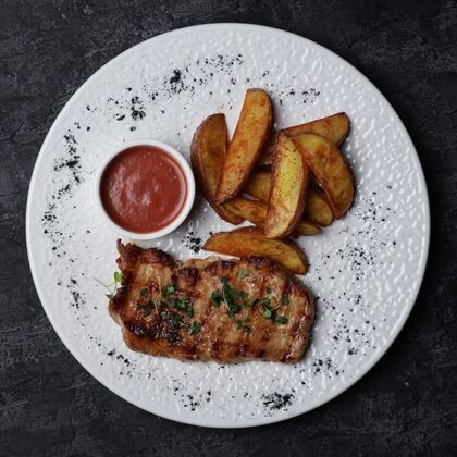 Свиной эскалоп с соусом сальса