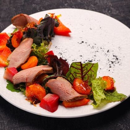 Салат с уткой и карамелизированным апельсином