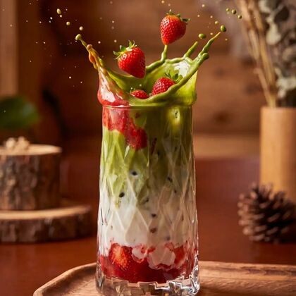 Айс-Матча клубничная 375 мл