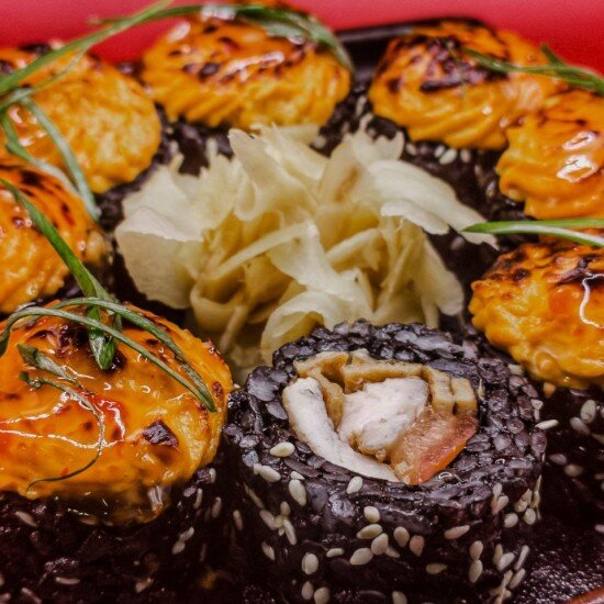 Теплый Ролл Том Ям с курицей