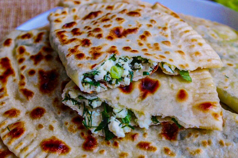 Кутаб сыром и зеленью