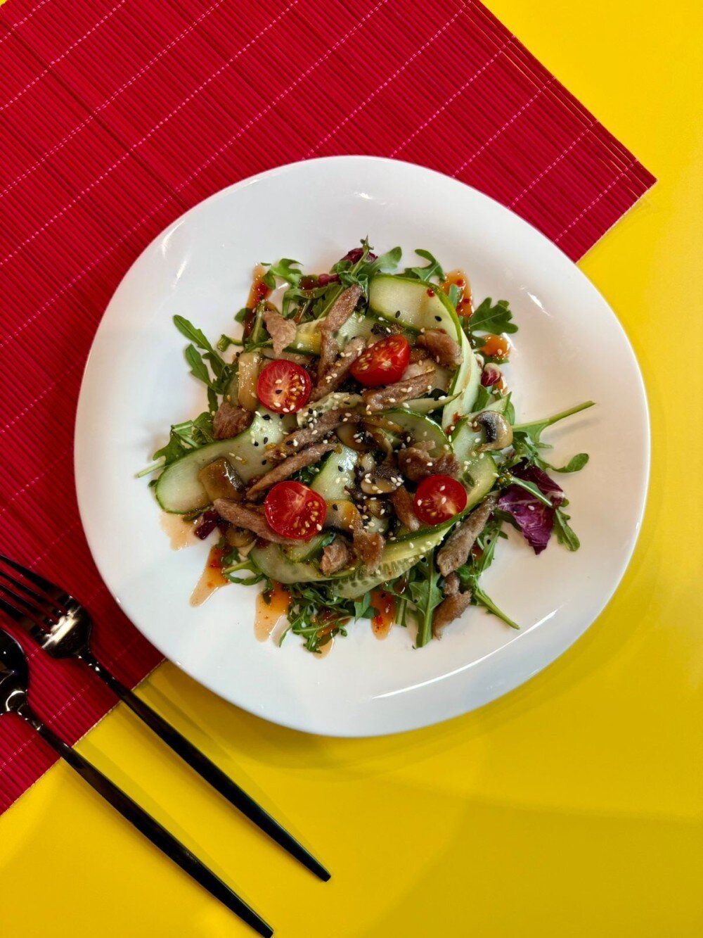 Теплый салат с телятиной