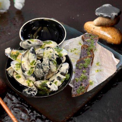 Мидии в сливочно - чесночном соусе