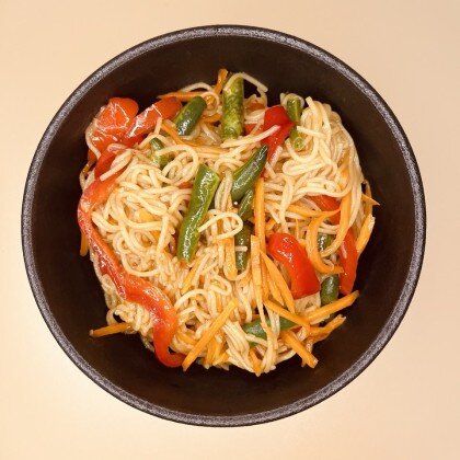 Яичная лапша с овощами