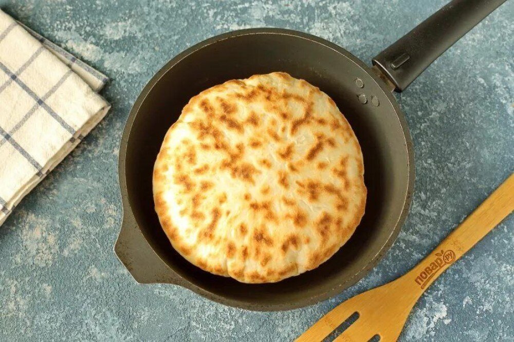 Хачапури с сыром на сковороде