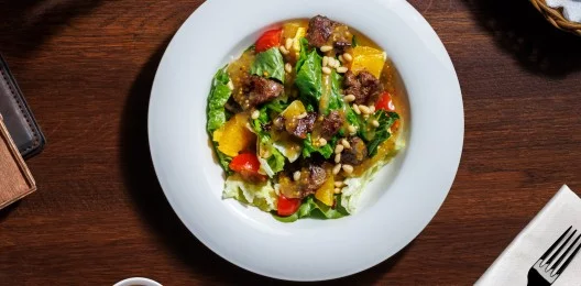 САЛАТ С КУРИНОЙ ПЕЧЕНЬЮ И АПЕЛЬСИНАМИ