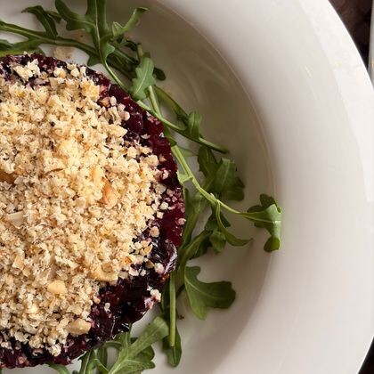 Тартар из свеклы с черносливом и грецким орехом