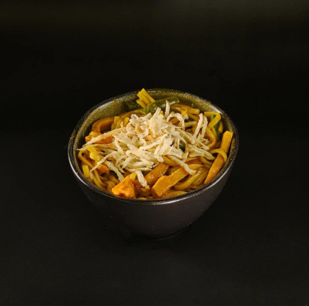 Сингапурская лапша с цыплёнком карри