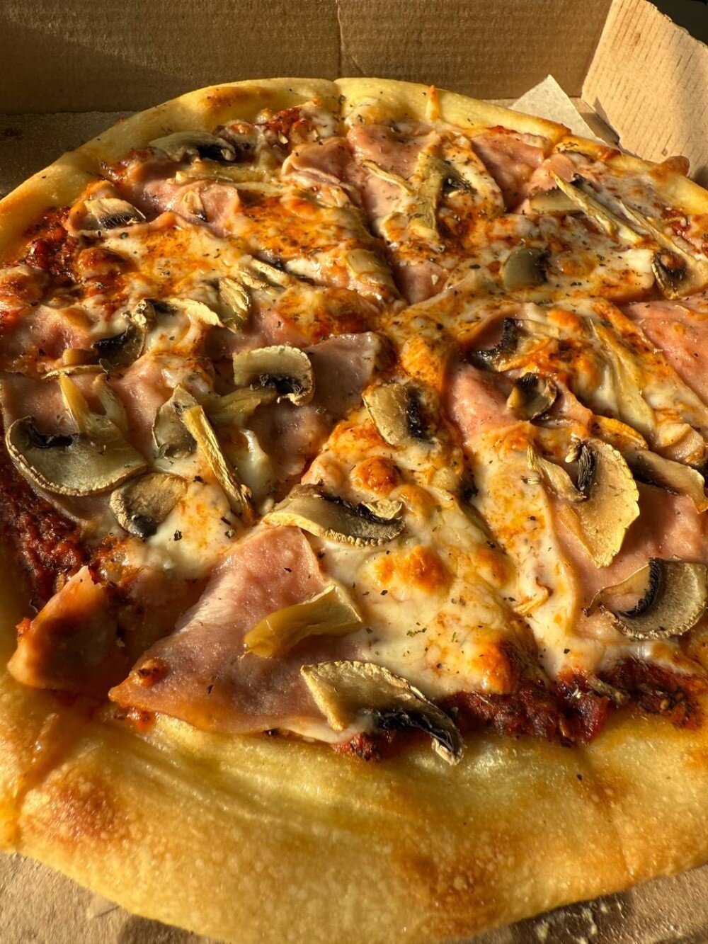 Пицца Ветчина и Грибы