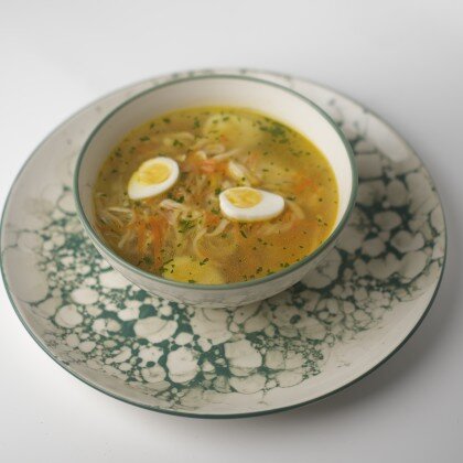 Куриный бульон с карамелле из цыпленка