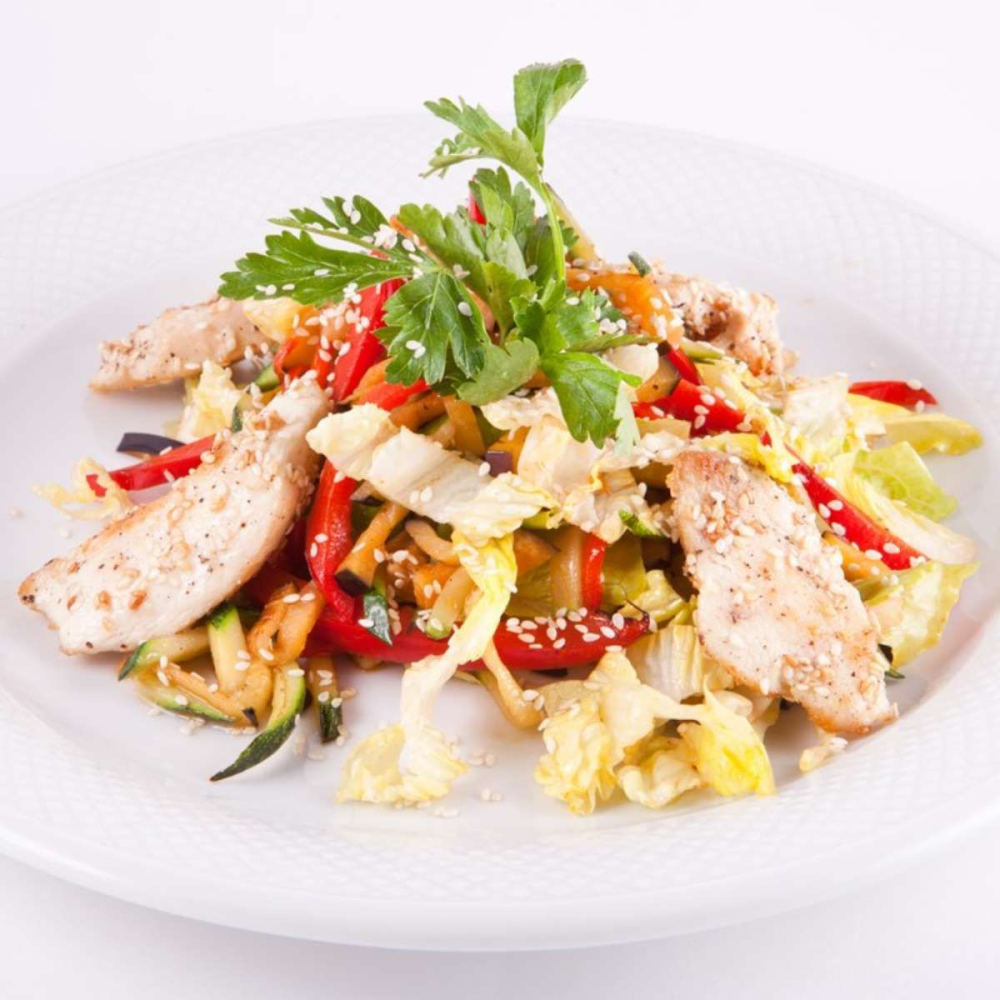 Тёплый салат с курицей