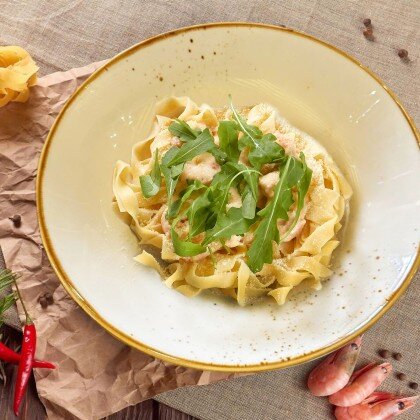 Феттуччине «Альфредо» с тигровыми креветками