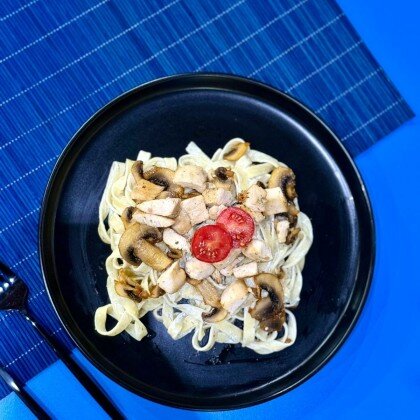 Паста с курицей и грибами