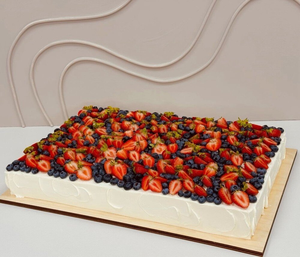 Торт прямоугольный ягодный