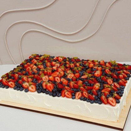 Торт прямоугольный ягодный