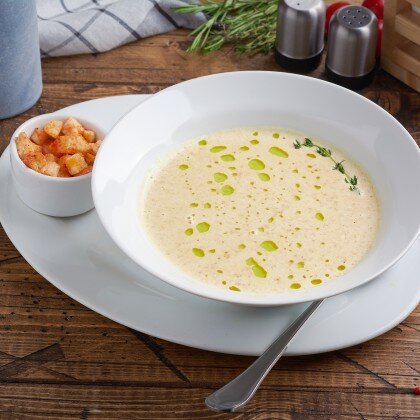 Крем-суп из белых грибов и гренками цезарь