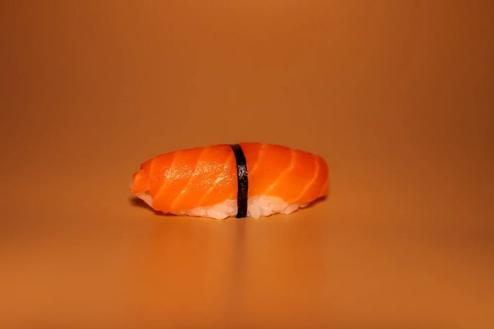 Суши с копченым лососем