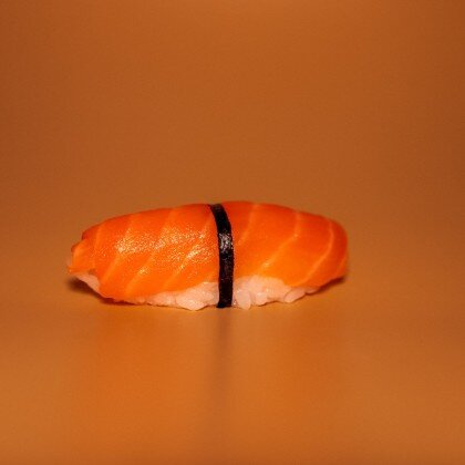 Суши с копченым лососем