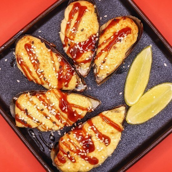 Мидии запеченные под сырным соусом