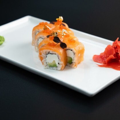 Филадельфия с лососем и авокадо