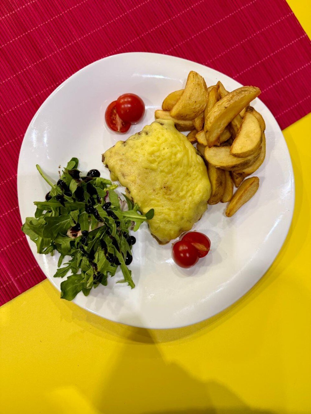 Стейк из телятины с гарниром