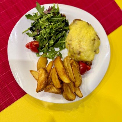 Стейк из свинины с гарниром