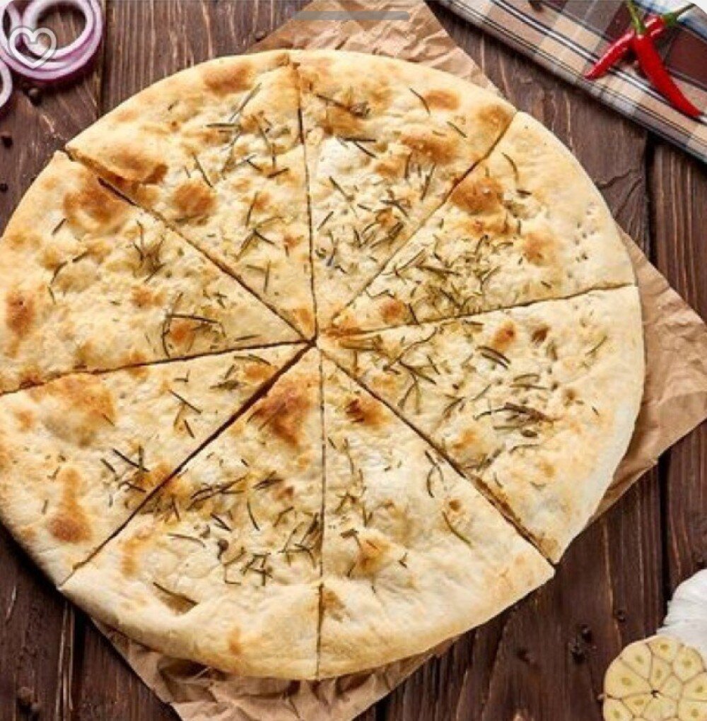 Фокачча с сыром прованскими травами и розмарином