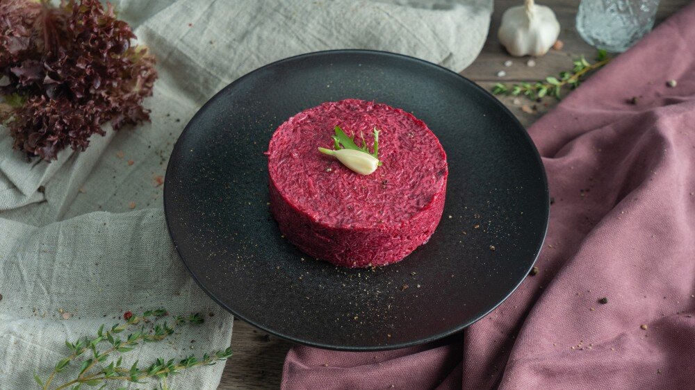 Салат из свеклы с чесноком и майонезом