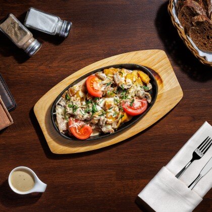 СВИНИНА ТОМЛЁНАЯ С ОВОЩАМИ В СЛИВКАХ НА СКОВОРОДЕ