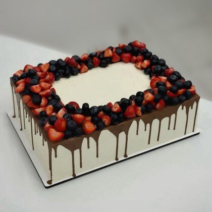 Торт корпоративный с ягодами