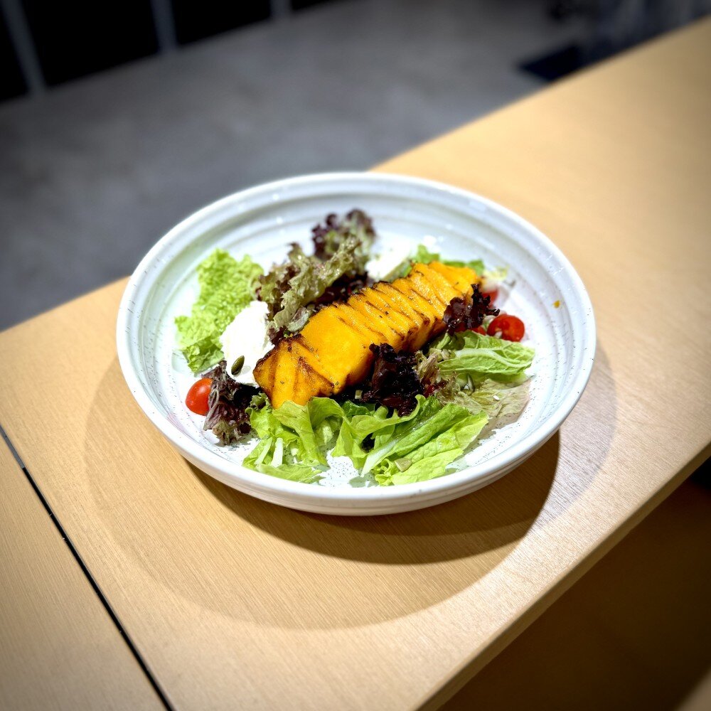 Салат с печеной тыквой