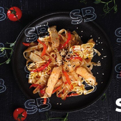 Удон с курицей в соусе сладкий чили