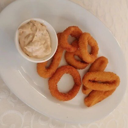 Кольца кальмара с соусом