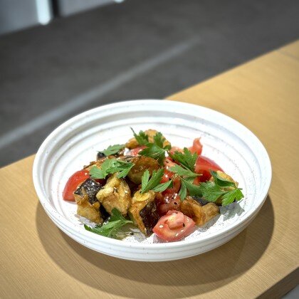 Салат с хрустящими баклажанами