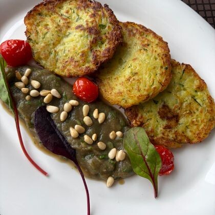 Драники из цукини с картофелем и соусом из баклажана