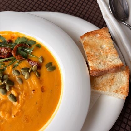 Крем-суп из тыквы с хрустящими тостами