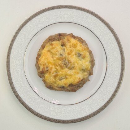 Гнездо с грибами и помидором